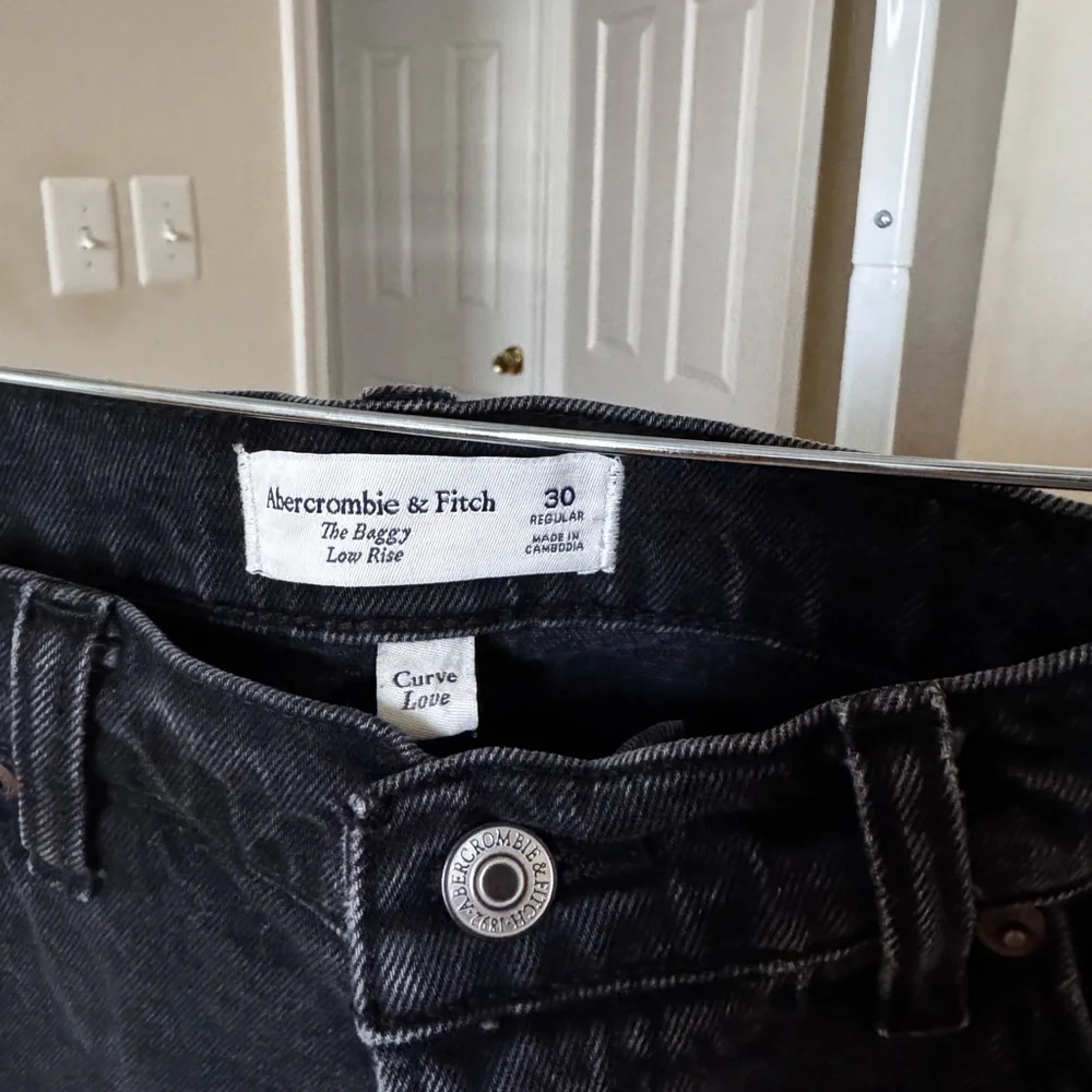 Abercrombie & Fitch Black The baggy low rise Curve Love jeans - Picture 2 of 4